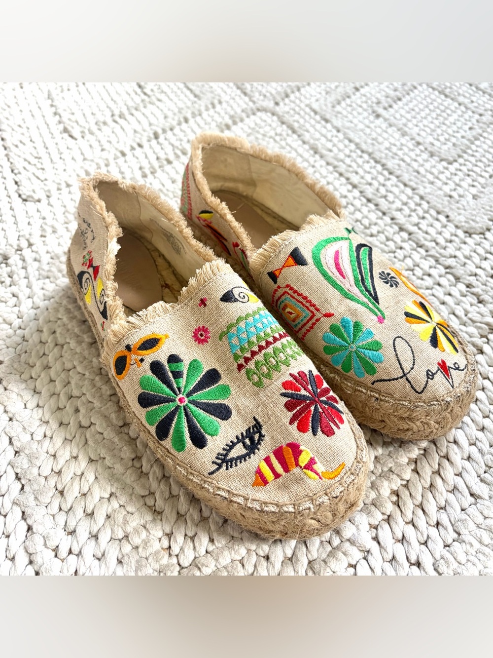 JOHNNY WAS Parker Espadrille Beige Canvas Shoes w/ Multicolor Embroidery Lk NEW